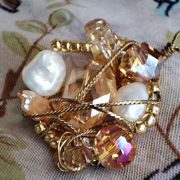 Wire Wrapped Gold Tone Faux Pearl Crystal Shell Mixed Media Necklace Pendant EUC - Picture 4 of 10